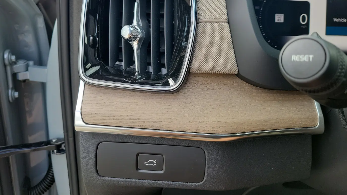 2025 Volvo XC90 B6 Ultra Bright Theme 7P