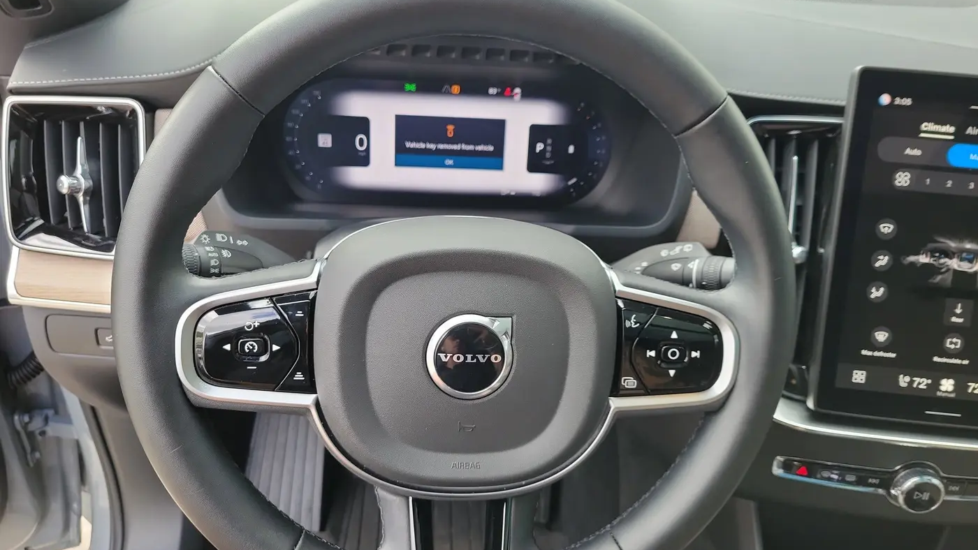 2025 Volvo XC90 B6 Ultra Bright Theme 7P