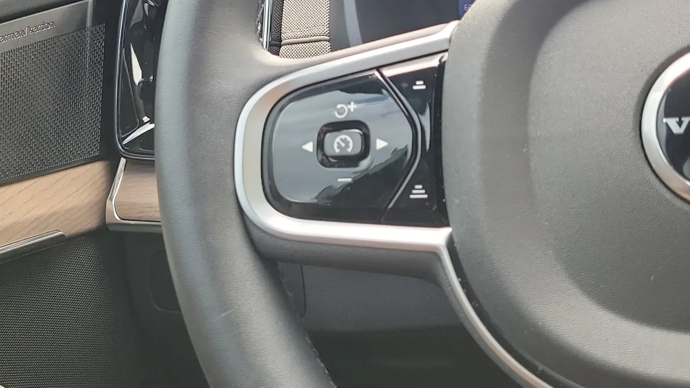 2025 Volvo XC90 B6 Ultra Bright Theme 7P