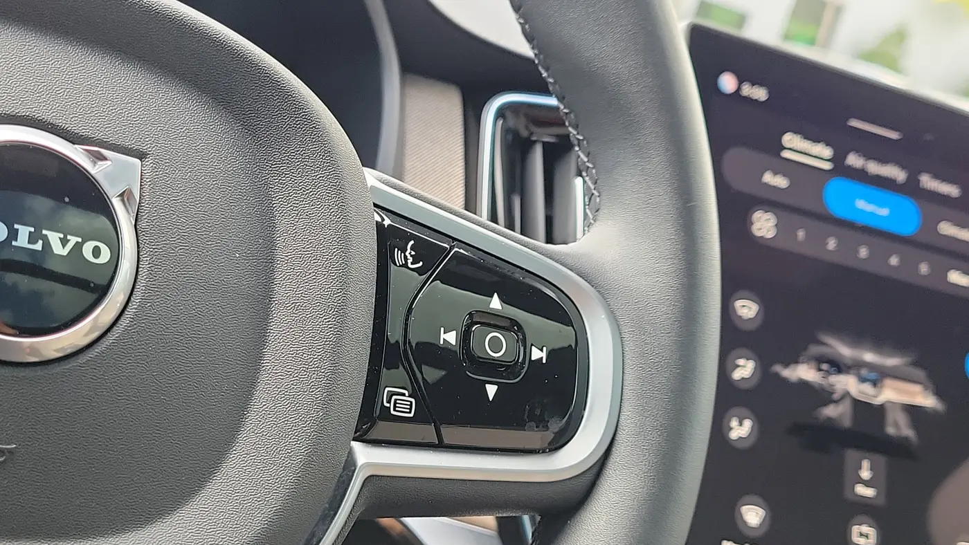 2025 Volvo XC90 B6 Ultra Bright Theme 7P
