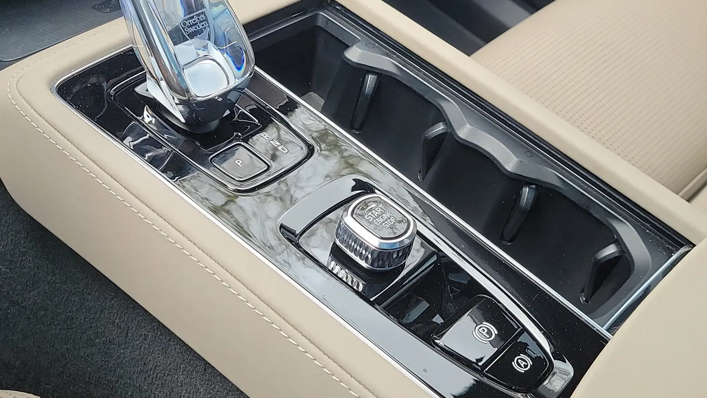 2025 Volvo XC90 B6 Ultra Bright Theme 7P