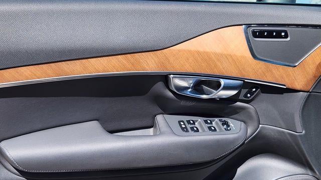 2025 Volvo XC90 B6 Core Bright Theme
