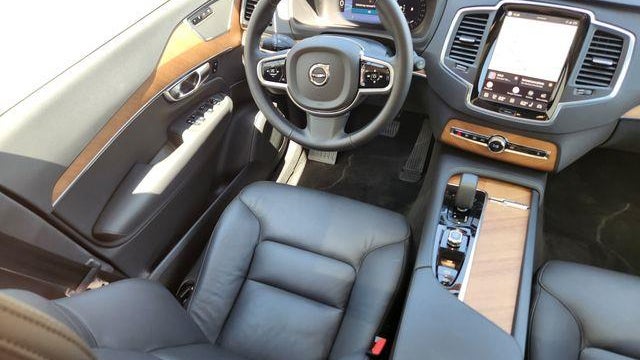 2025 Volvo XC90 B6 Core Bright Theme