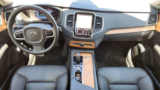 2025 Volvo XC90 B6 Core Bright Theme