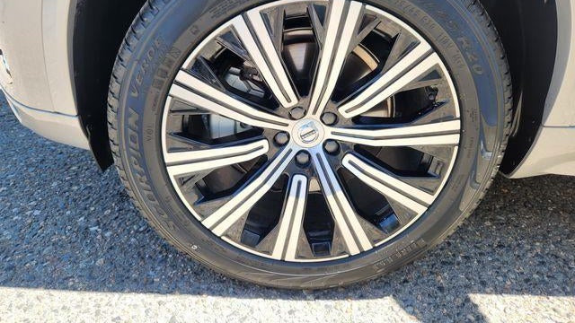 2025 Volvo XC90 B6 Core Bright Theme