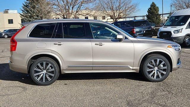 2025 Volvo XC90 B6 Core Bright Theme