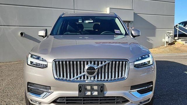 2025 Volvo XC90 B6 Core Bright Theme