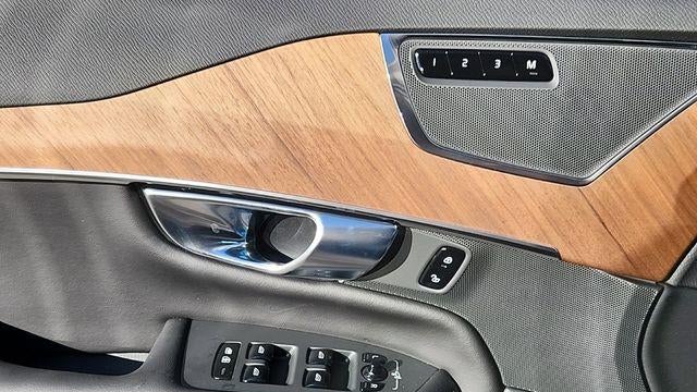 2025 Volvo XC90 B6 Core Bright Theme