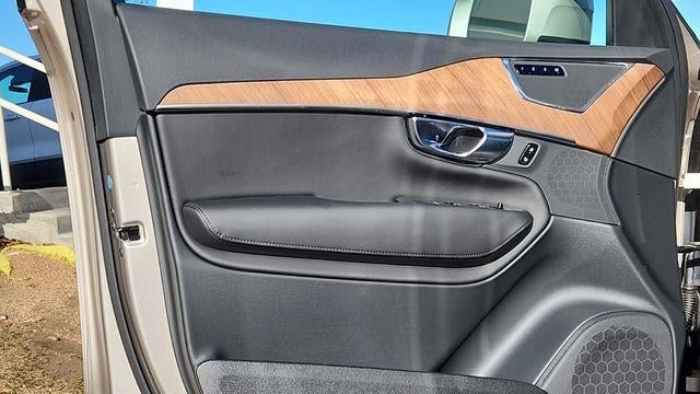 2025 Volvo XC90 B6 Core Bright Theme