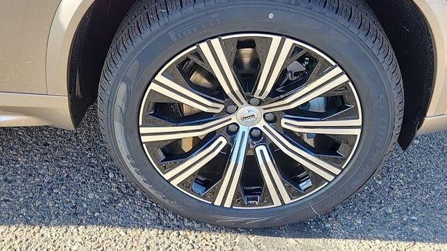 2025 Volvo XC90 B6 Core Bright Theme
