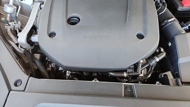 2025 Volvo XC90 B6 Core Bright Theme