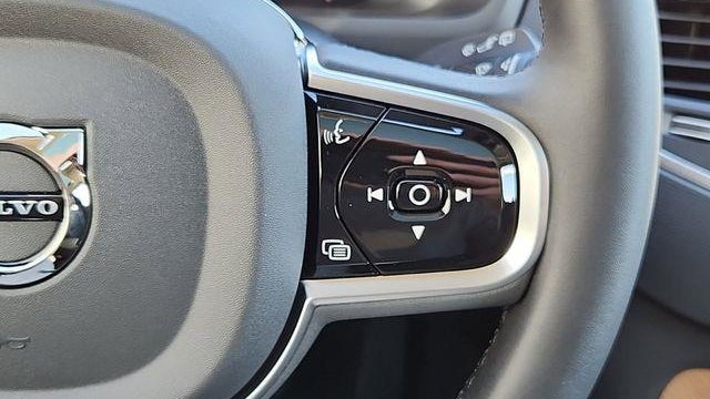 2025 Volvo XC90 B6 Core Bright Theme