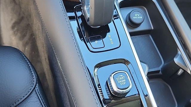 2025 Volvo XC90 B6 Core Bright Theme
