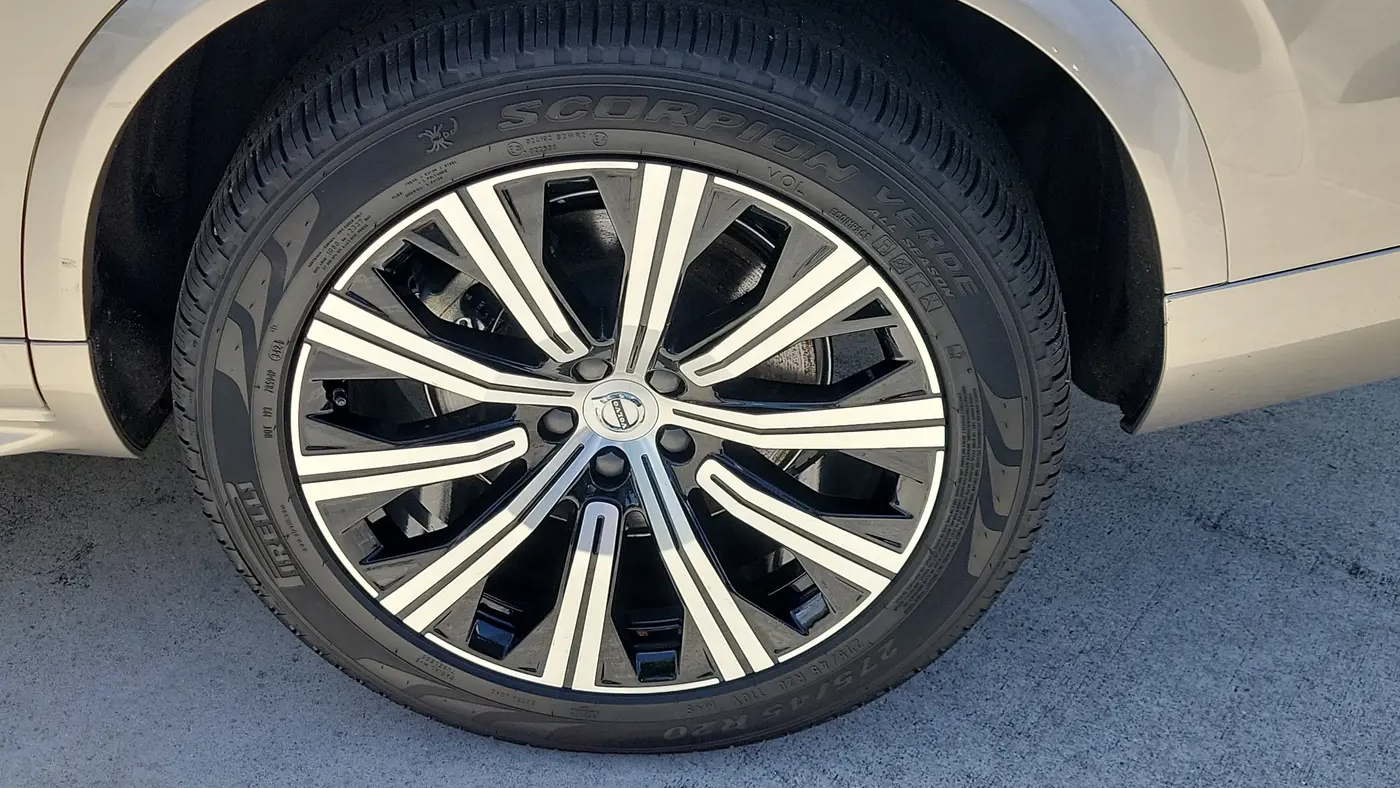 2025 Volvo XC90 B6 Core Bright Theme