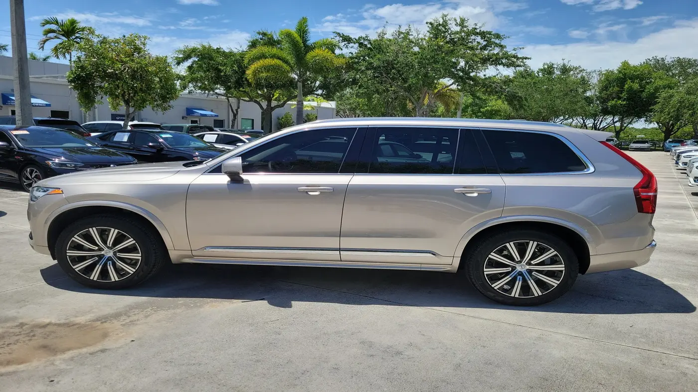 2025 Volvo XC90 B6 Core Bright Theme