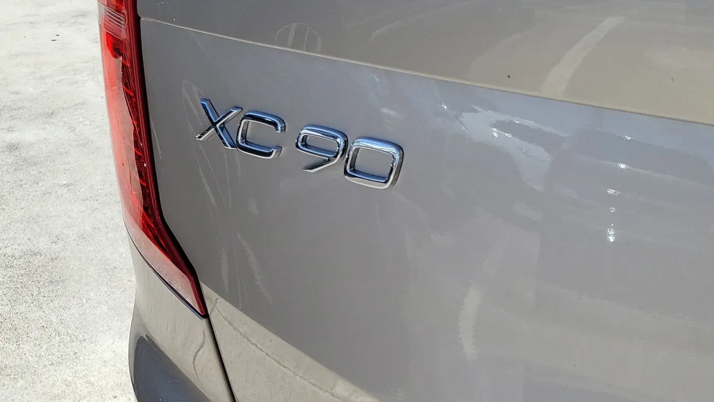 2025 Volvo XC90 B6 Core Bright Theme