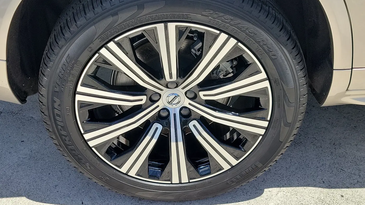 2025 Volvo XC90 B6 Core Bright Theme