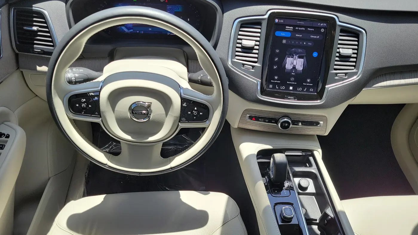 2025 Volvo XC90 B6 Core Bright Theme