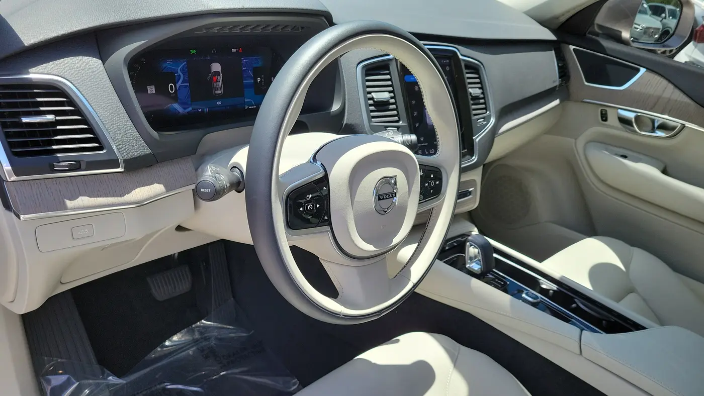 2025 Volvo XC90 B6 Core Bright Theme