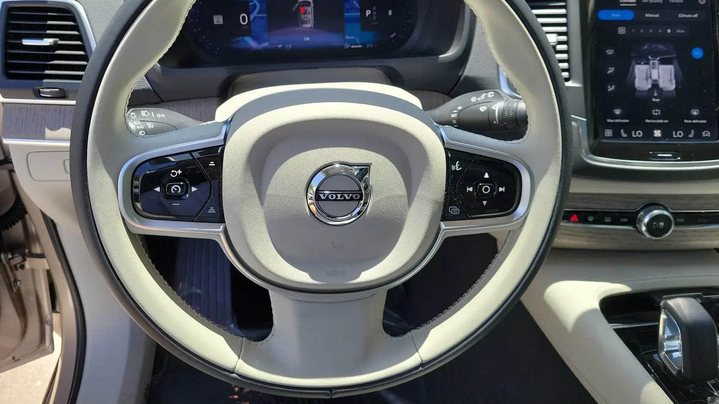 2025 Volvo XC90 B6 Core Bright Theme