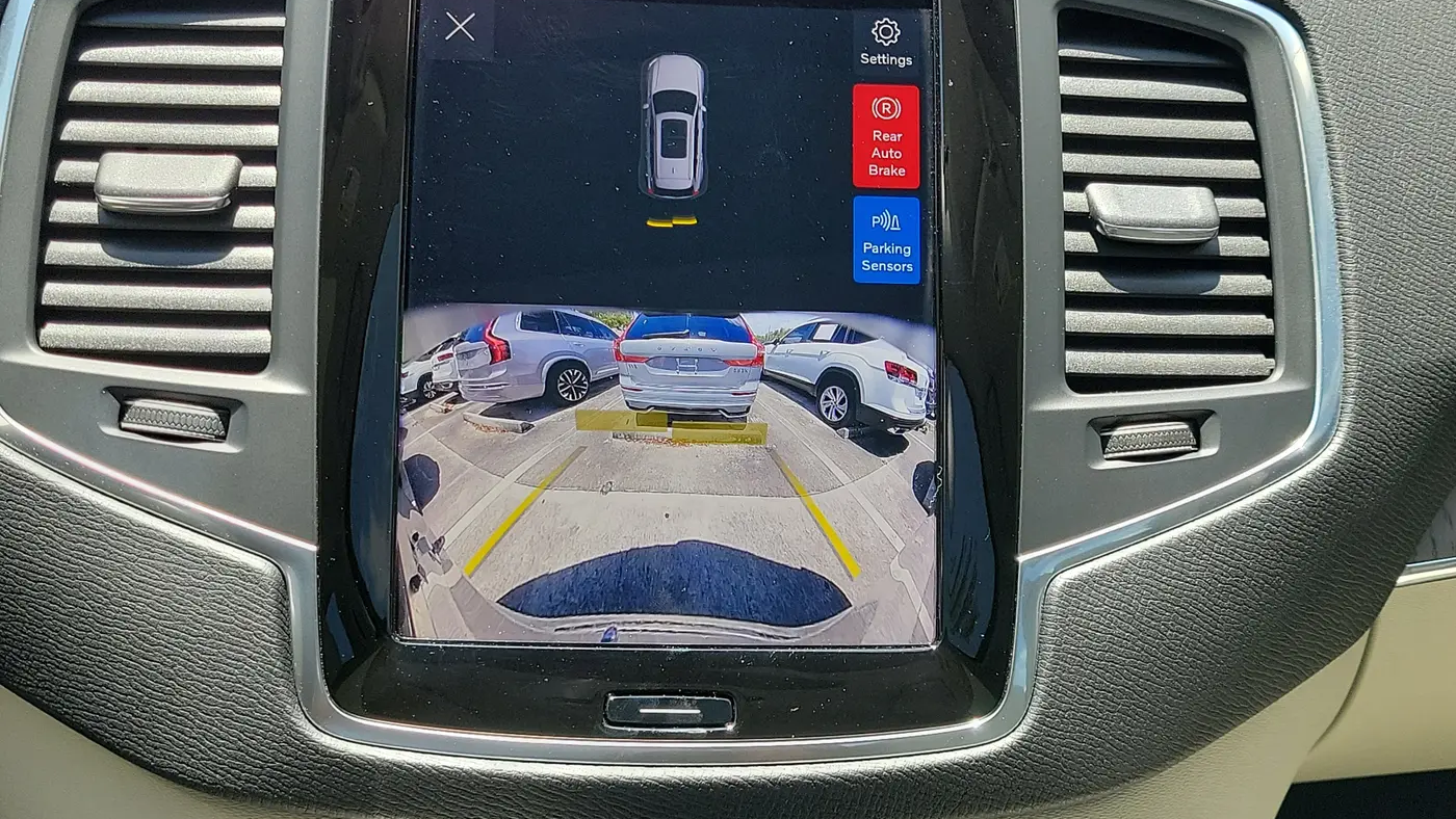 2025 Volvo XC90 B6 Core Bright Theme