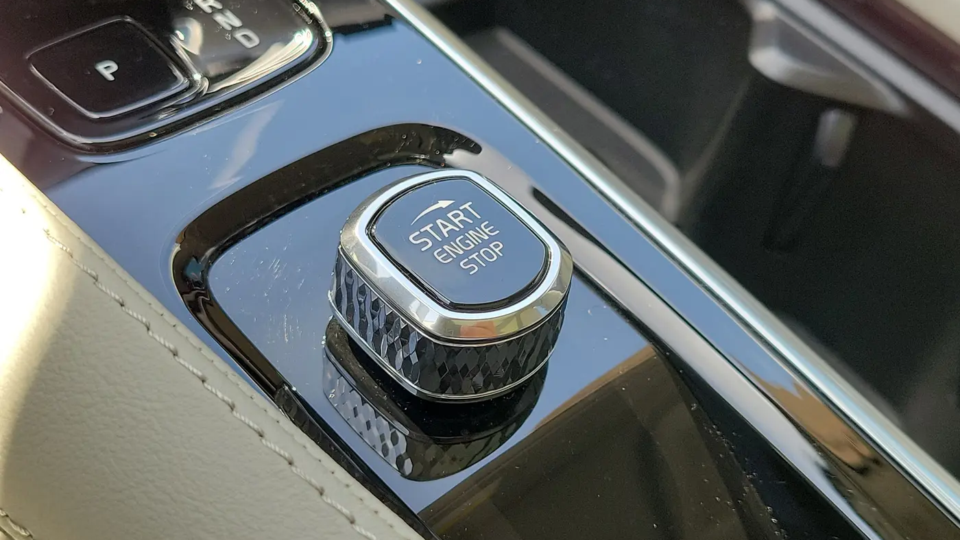 2025 Volvo XC90 B6 Core Bright Theme
