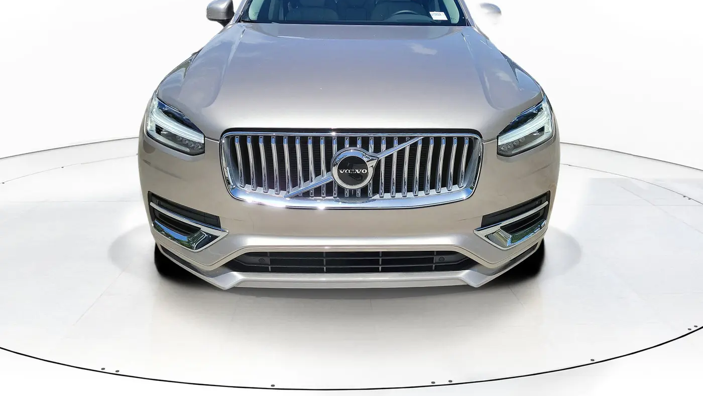 2025 Volvo XC90 B6 Core Bright Theme