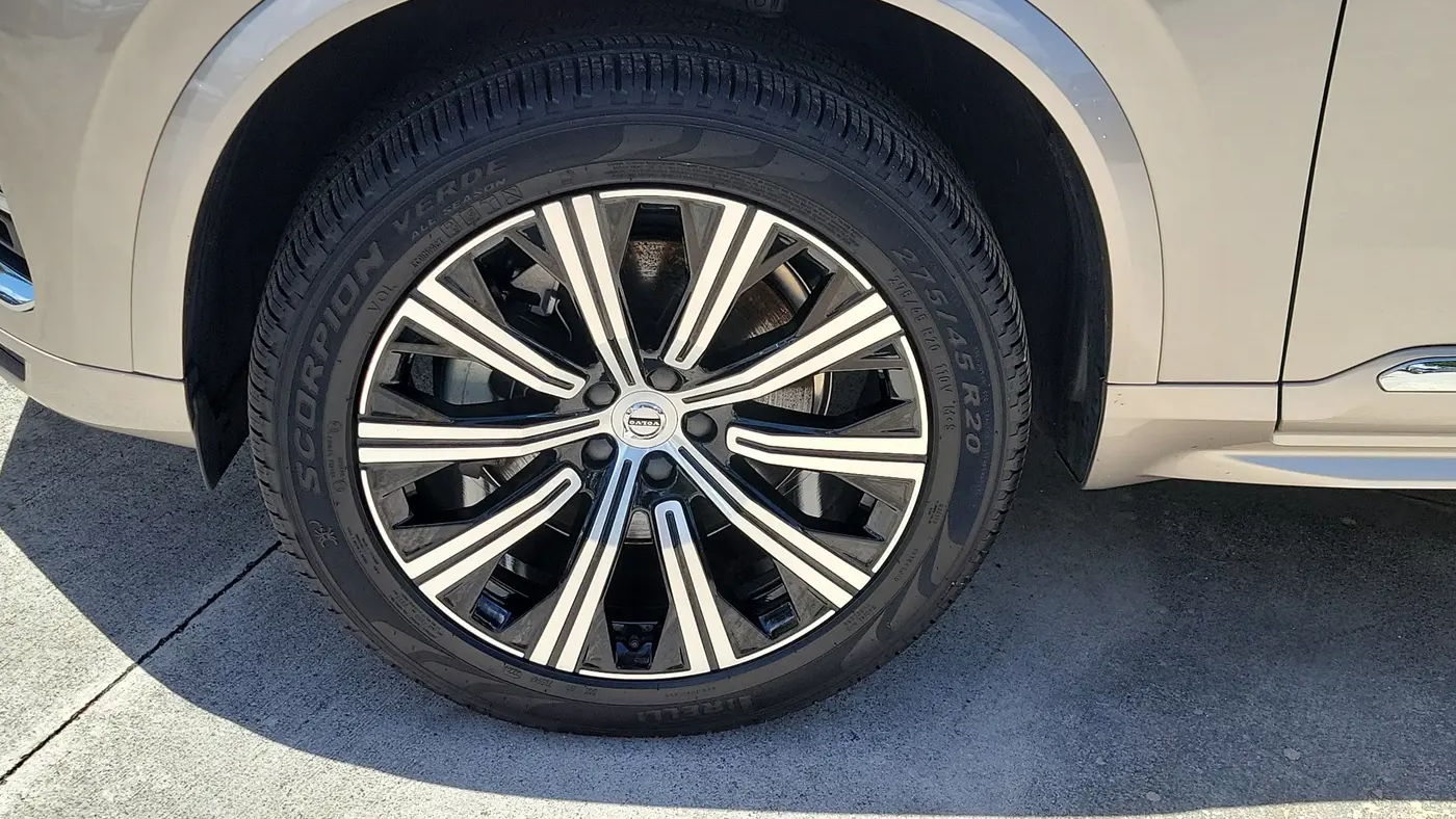 2025 Volvo XC90 B6 Core Bright Theme