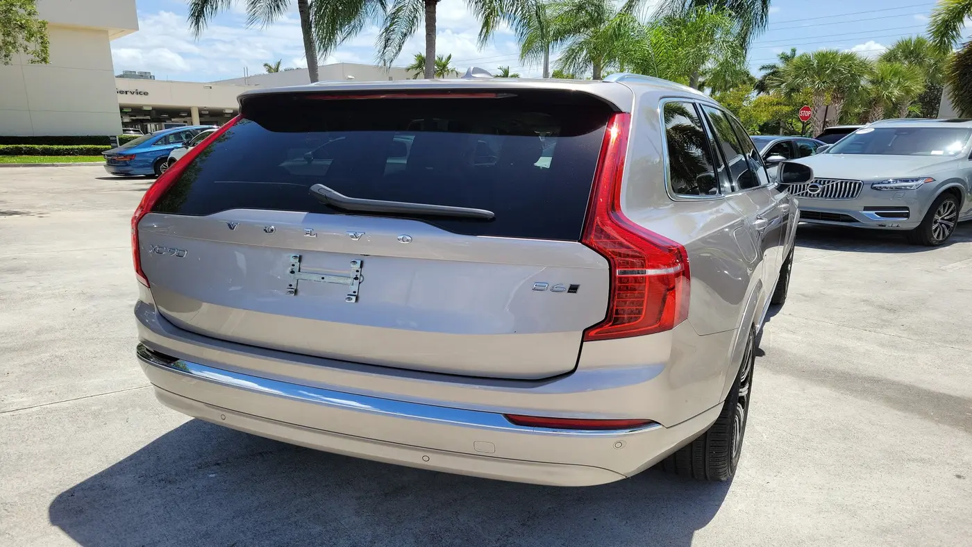 2025 Volvo XC90 B6 Core Bright Theme