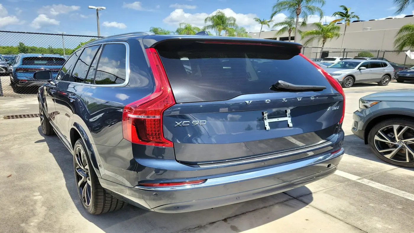 2023 Volvo XC90 B6 Plus Bright Theme 7P