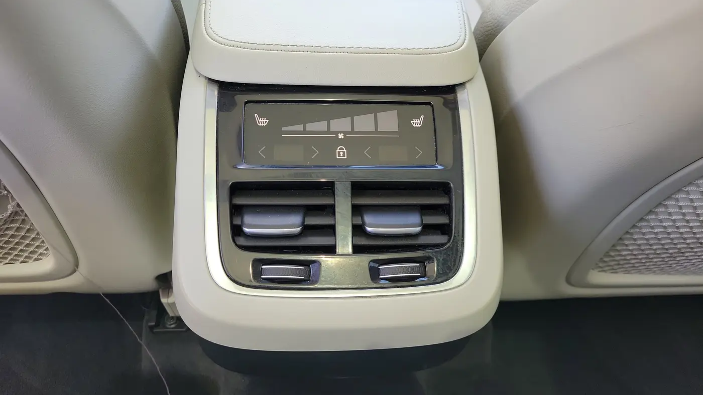 2023 Volvo XC90 B6 Plus Bright Theme 7P