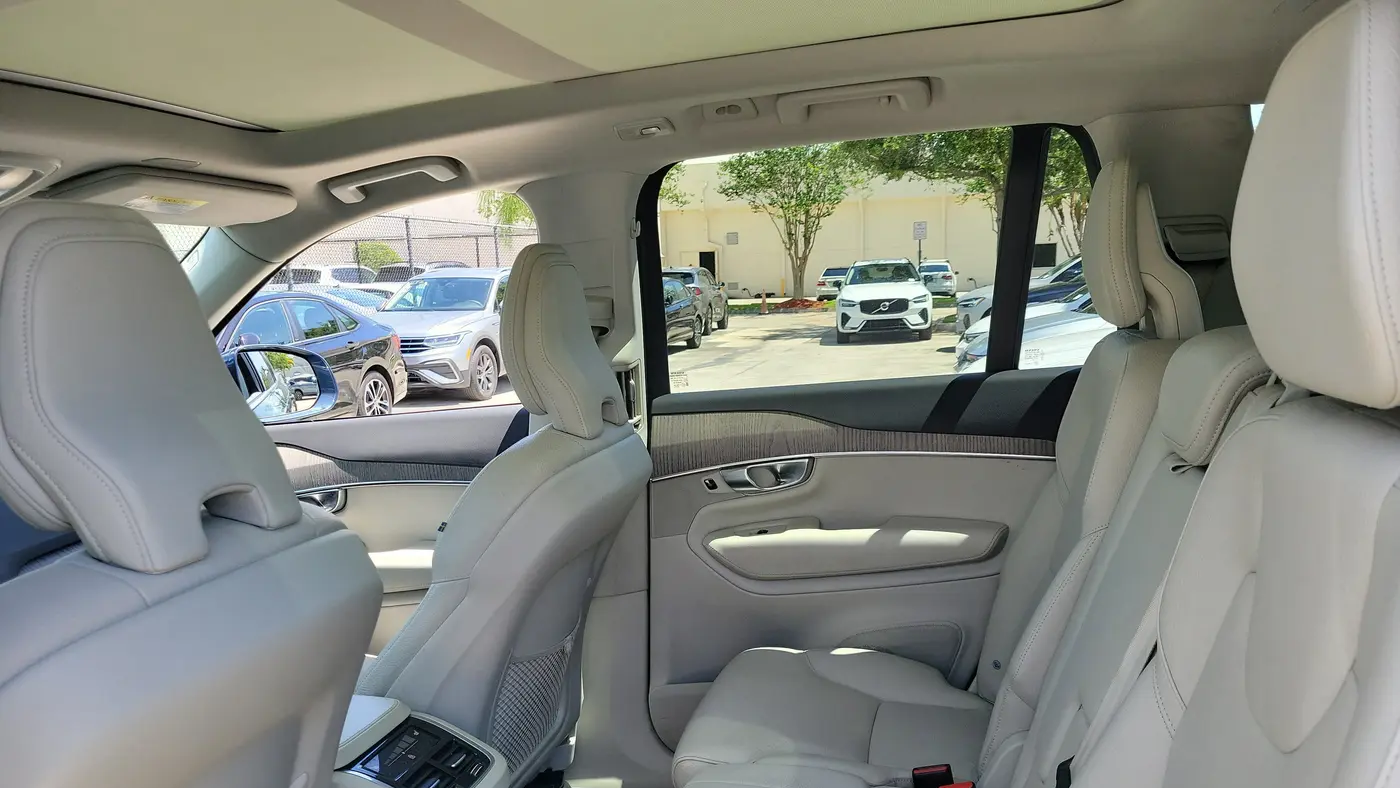 2023 Volvo XC90 B6 Plus Bright Theme 7P