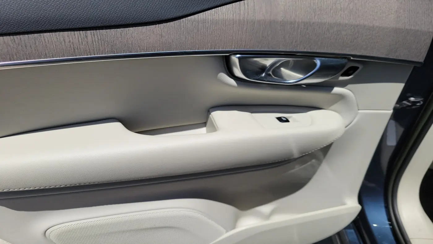 2023 Volvo XC90 B6 Plus Bright Theme 7P