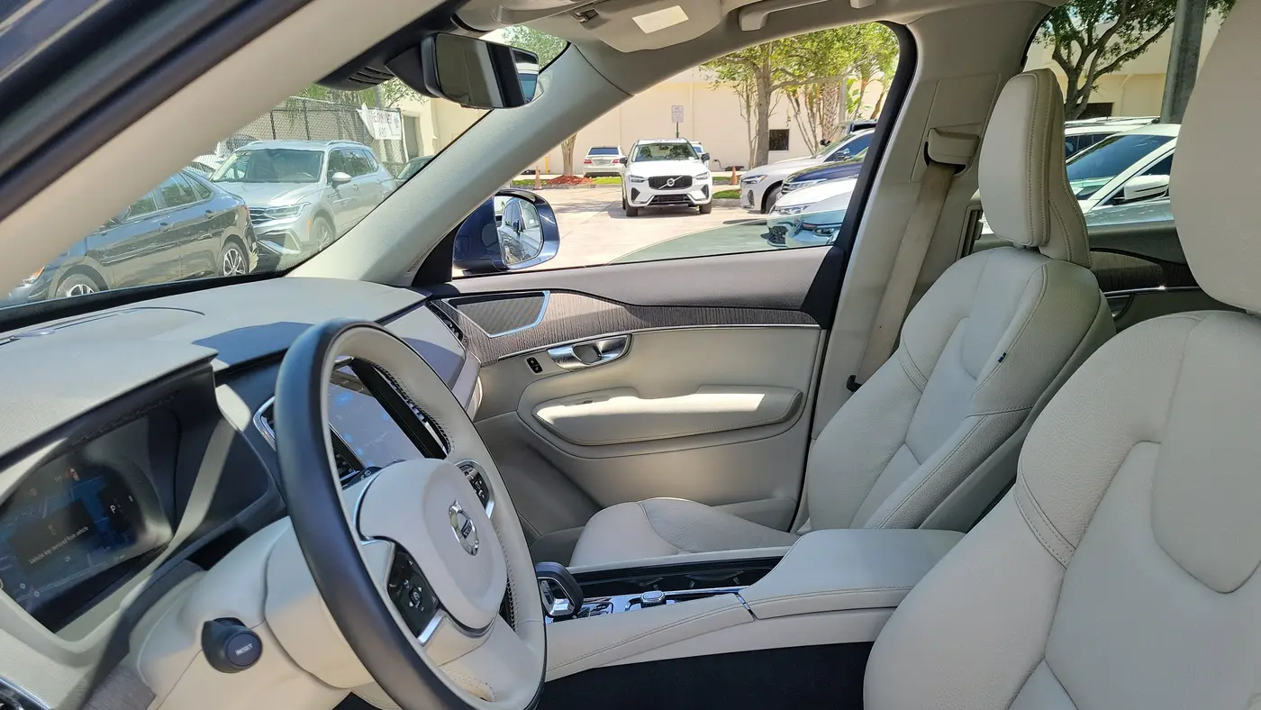 2023 Volvo XC90 B6 Plus Bright Theme 7P