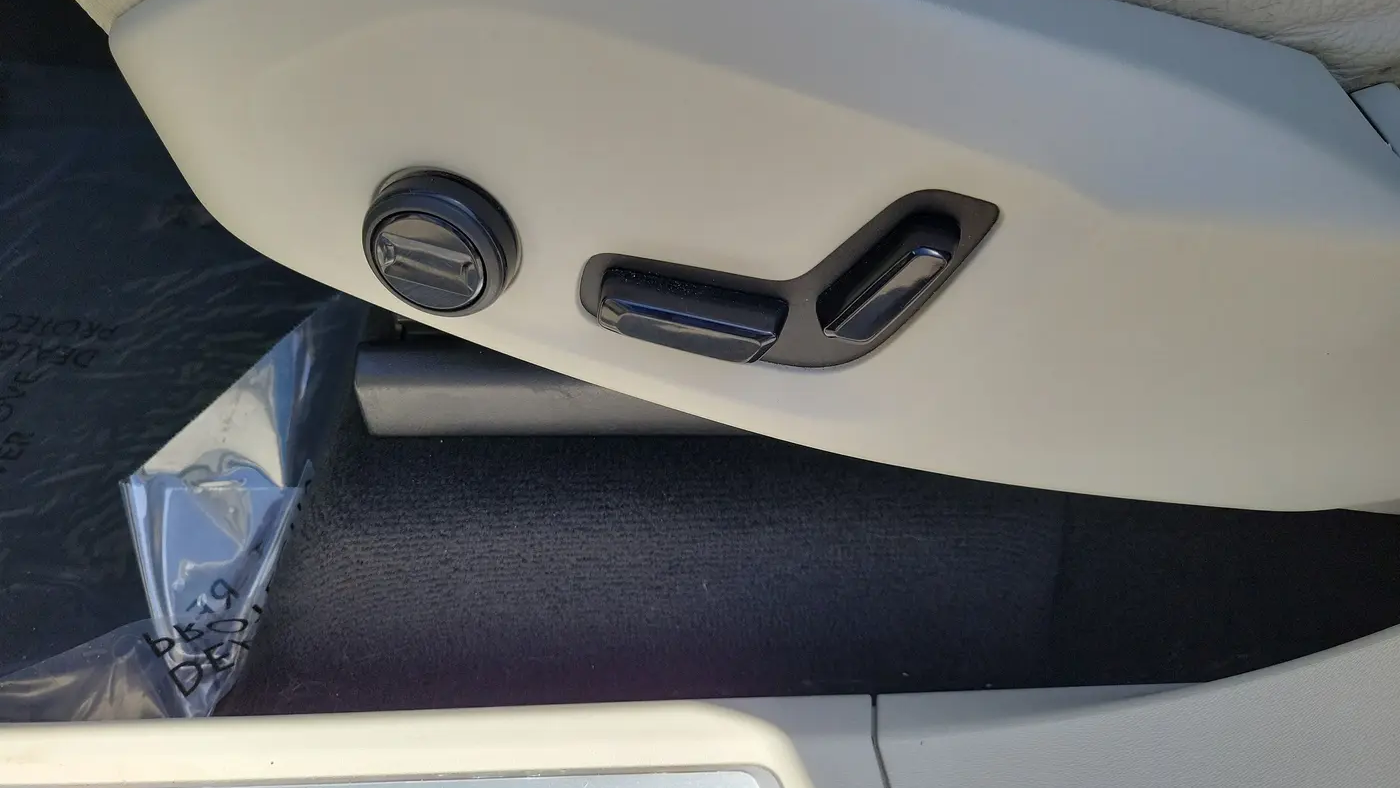 2023 Volvo XC90 B6 Plus Bright Theme 7P