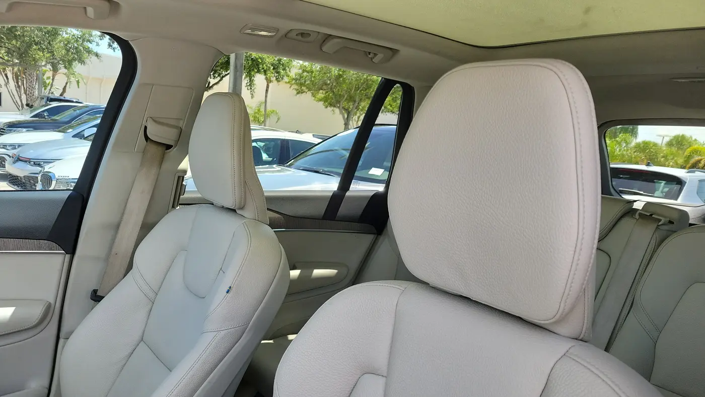 2023 Volvo XC90 B6 Plus Bright Theme 7P