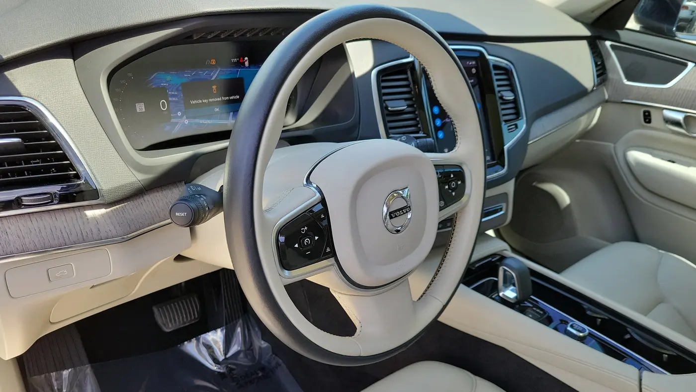 2023 Volvo XC90 B6 Plus Bright Theme 7P