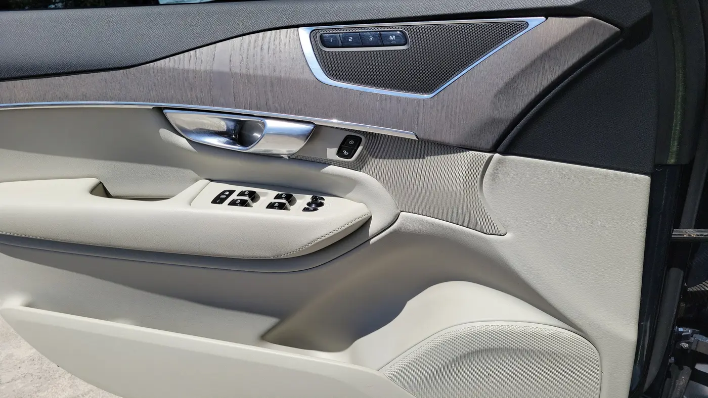 2023 Volvo XC90 B6 Plus Bright Theme 7P