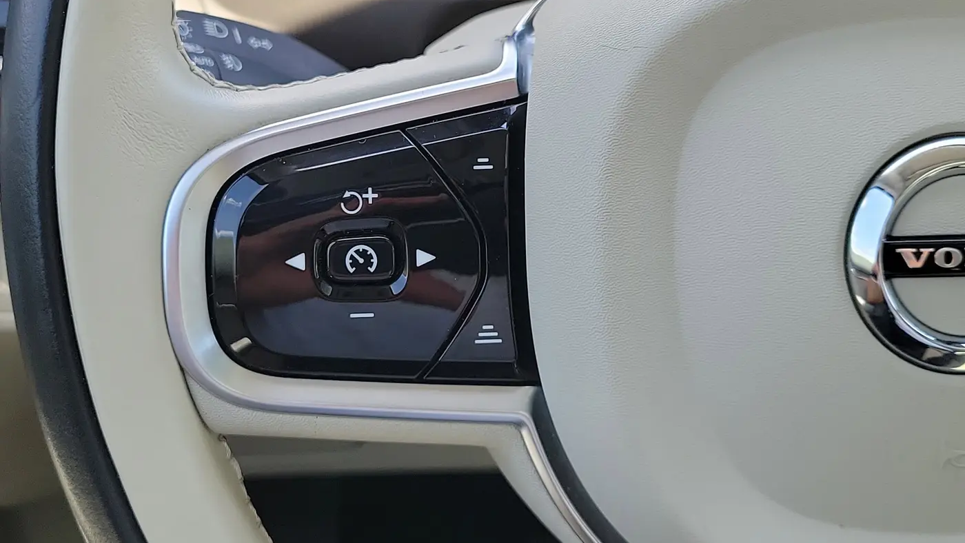 2023 Volvo XC90 B6 Plus Bright Theme 7P