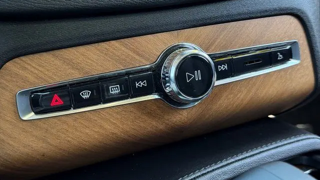 2023 Volvo XC90 B6 Plus Bright Theme 7P