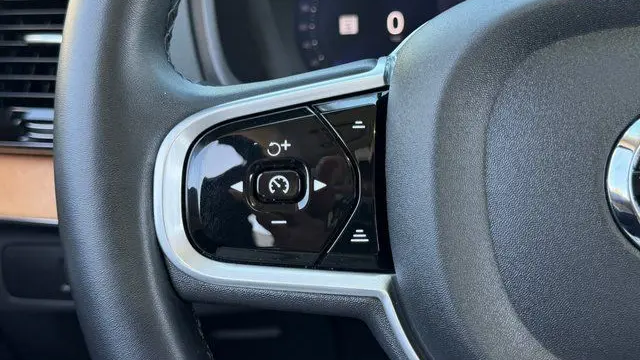 2023 Volvo XC90 B6 Plus Bright Theme 7P