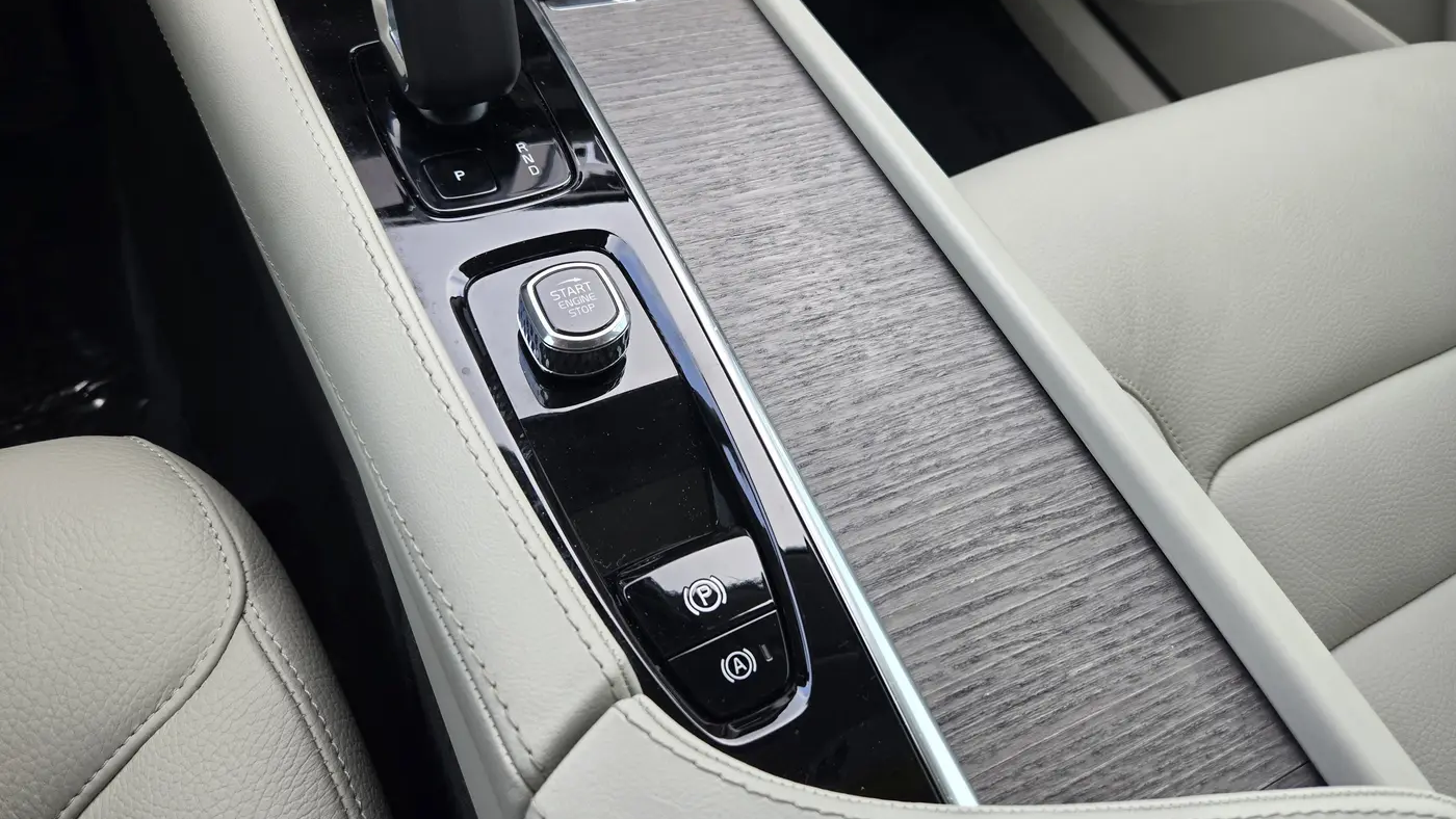 2023 Volvo XC90 B6 Plus Bright Theme 7P