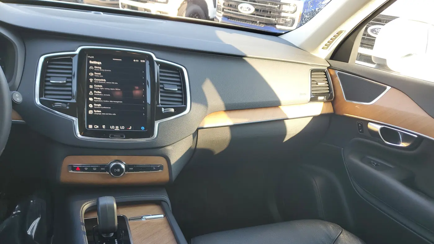 2023 Volvo XC90 B6 Plus Bright Theme 7P