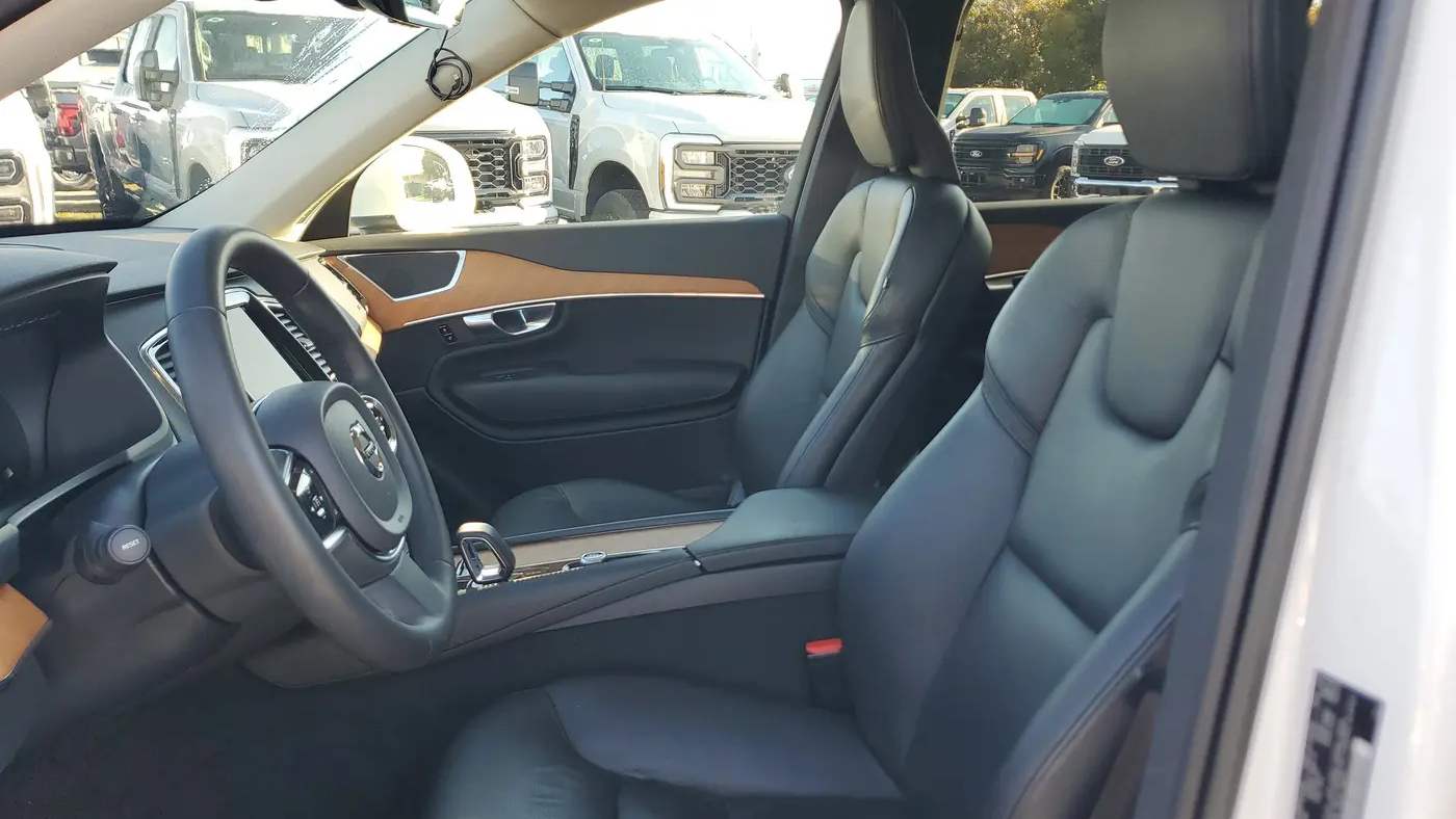 2023 Volvo XC90 B6 Plus Bright Theme 7P