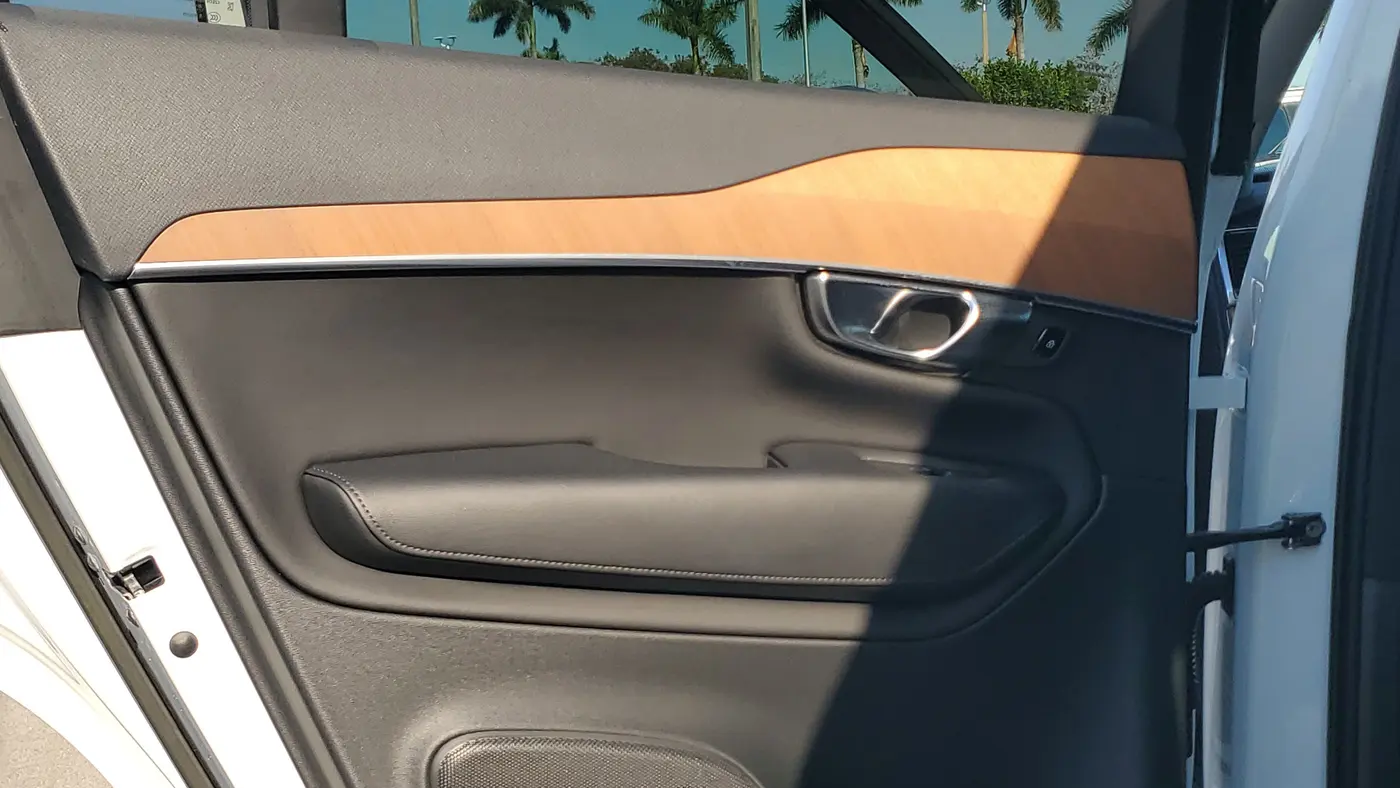 2023 Volvo XC90 B6 Plus Bright Theme 7P