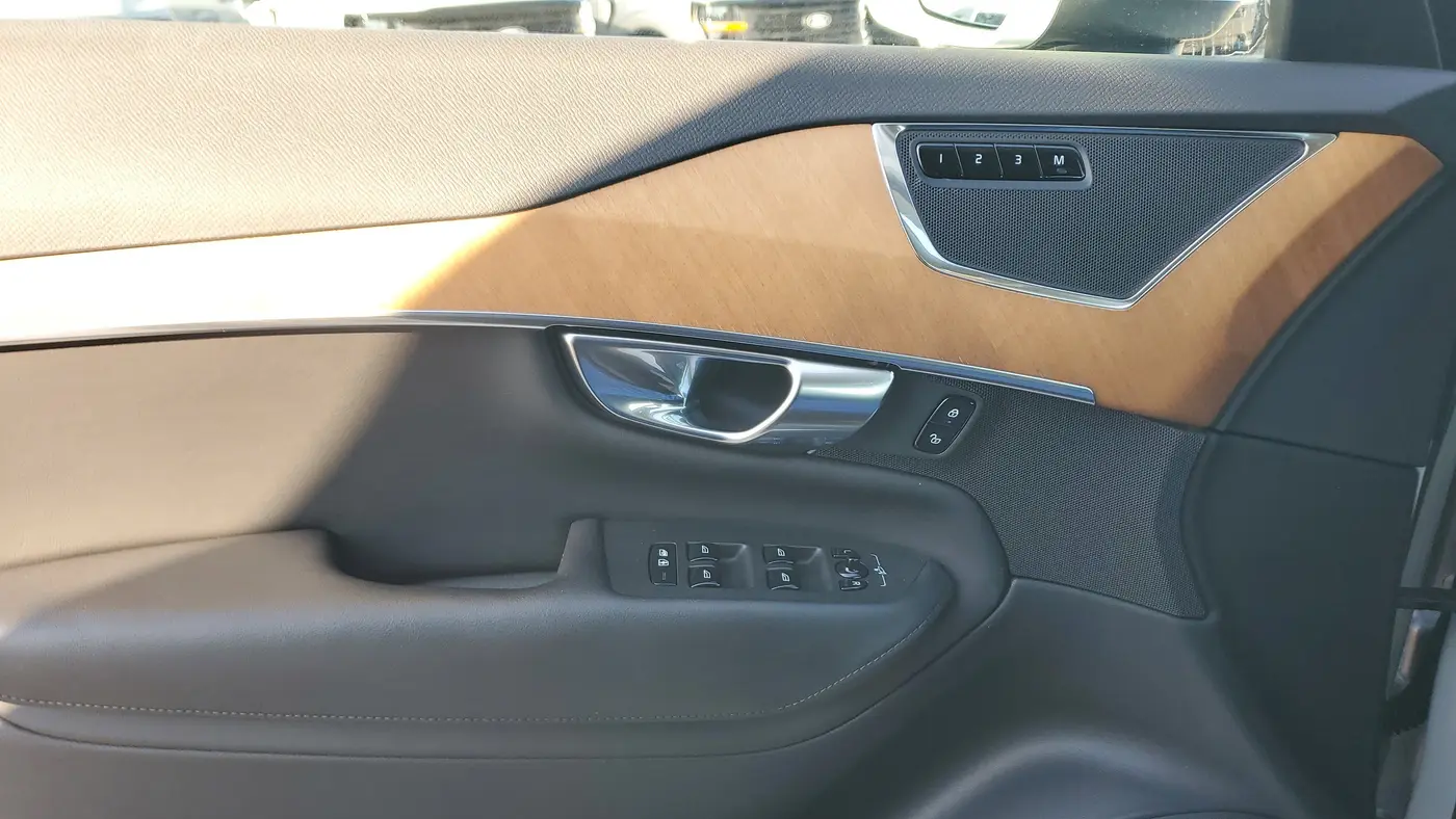 2023 Volvo XC90 B6 Plus Bright Theme 7P