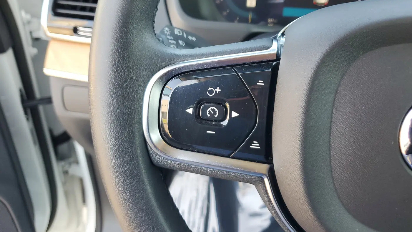 2023 Volvo XC90 B6 Plus Bright Theme 7P