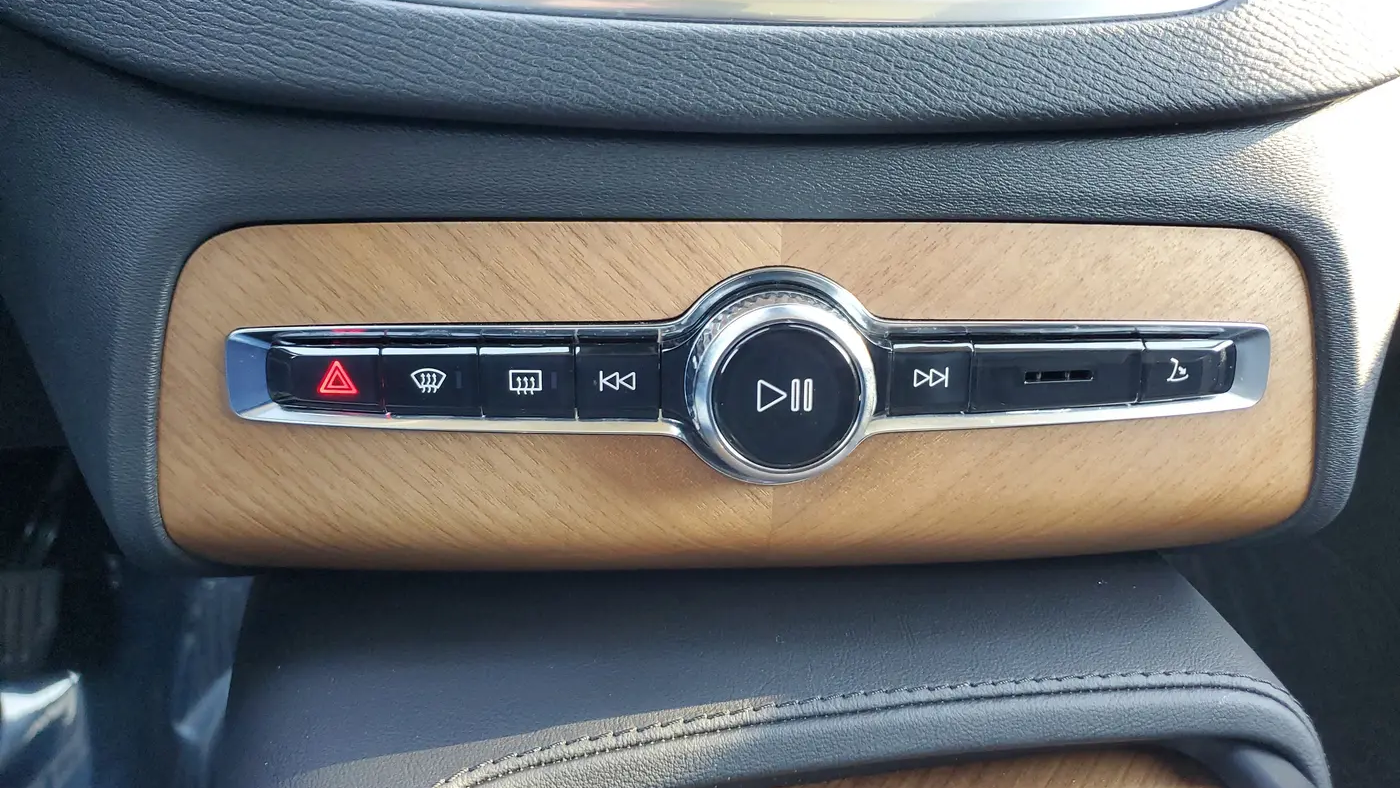 2023 Volvo XC90 B6 Plus Bright Theme 7P