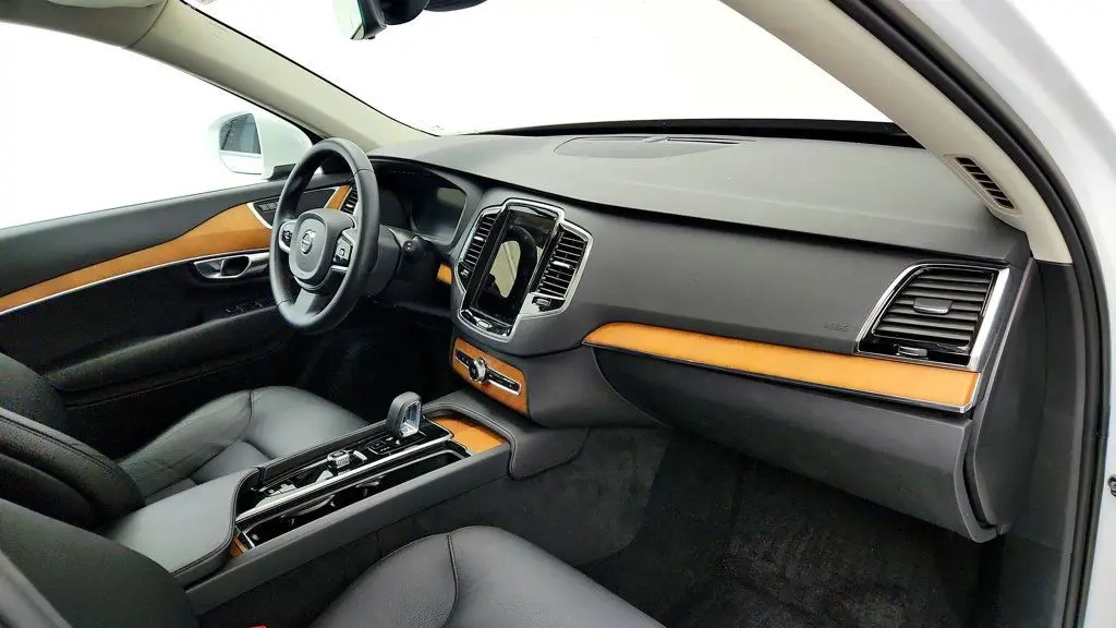 2023 Volvo XC90 - $31,495