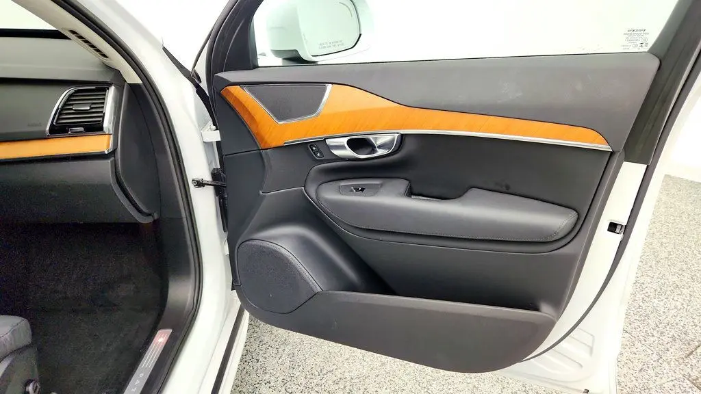 2023 Volvo XC90 - $31,495